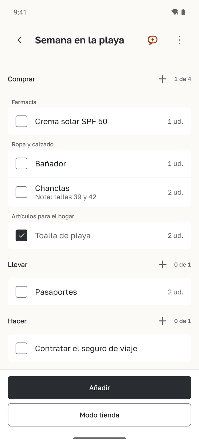 La lista de una semana en la playa con las secciones Comprar, Llevar y Hacer; una compra está marcada.