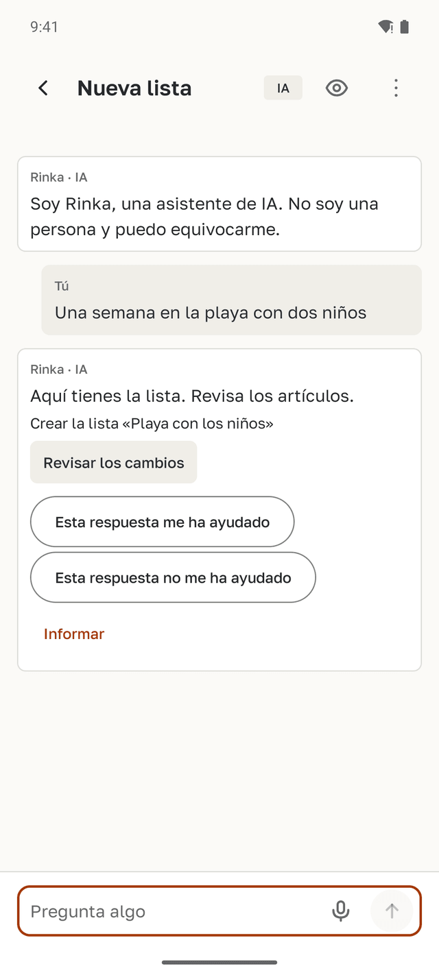 El chat con Rinka: el primer mensaje dice que Rinka es una asistente de IA. A «una semana en la playa con dos niños» Rinka responde con una propuesta de lista y un botón para revisar los cambios.