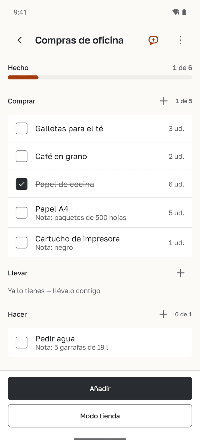 La lista de compras para la oficina: café, papel y un cartucho de impresora por comprar, y pedir agua por hacer; el papel de cocina está marcado.