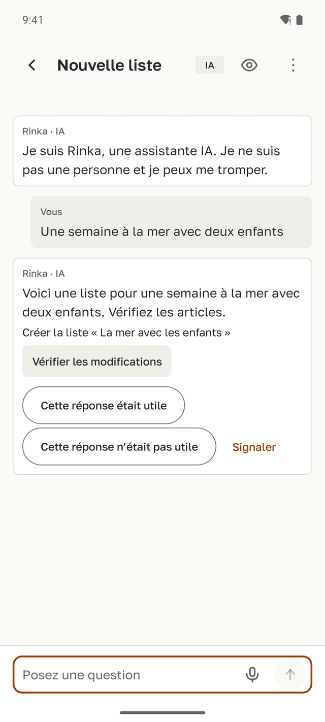 Le chat avec Rinka : le premier message indique que Rinka est une assistante IA. À « une semaine à la mer avec deux enfants », Rinka propose une nouvelle liste et un bouton pour vérifier les changements.