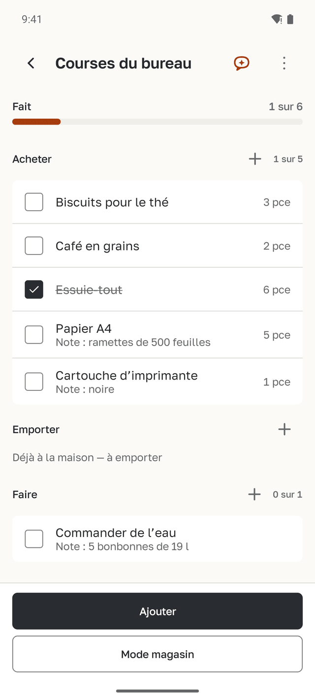 La liste des courses du bureau : café, papier et cartouche d’imprimante à acheter, commander de l’eau à faire ; l’essuie-tout est coché.